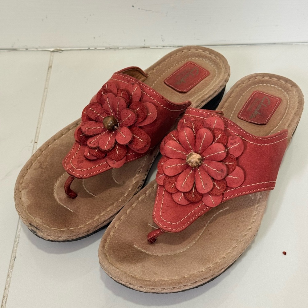 Clarks Artisan Leather Floral Wedge Thong Sandal‎ 11